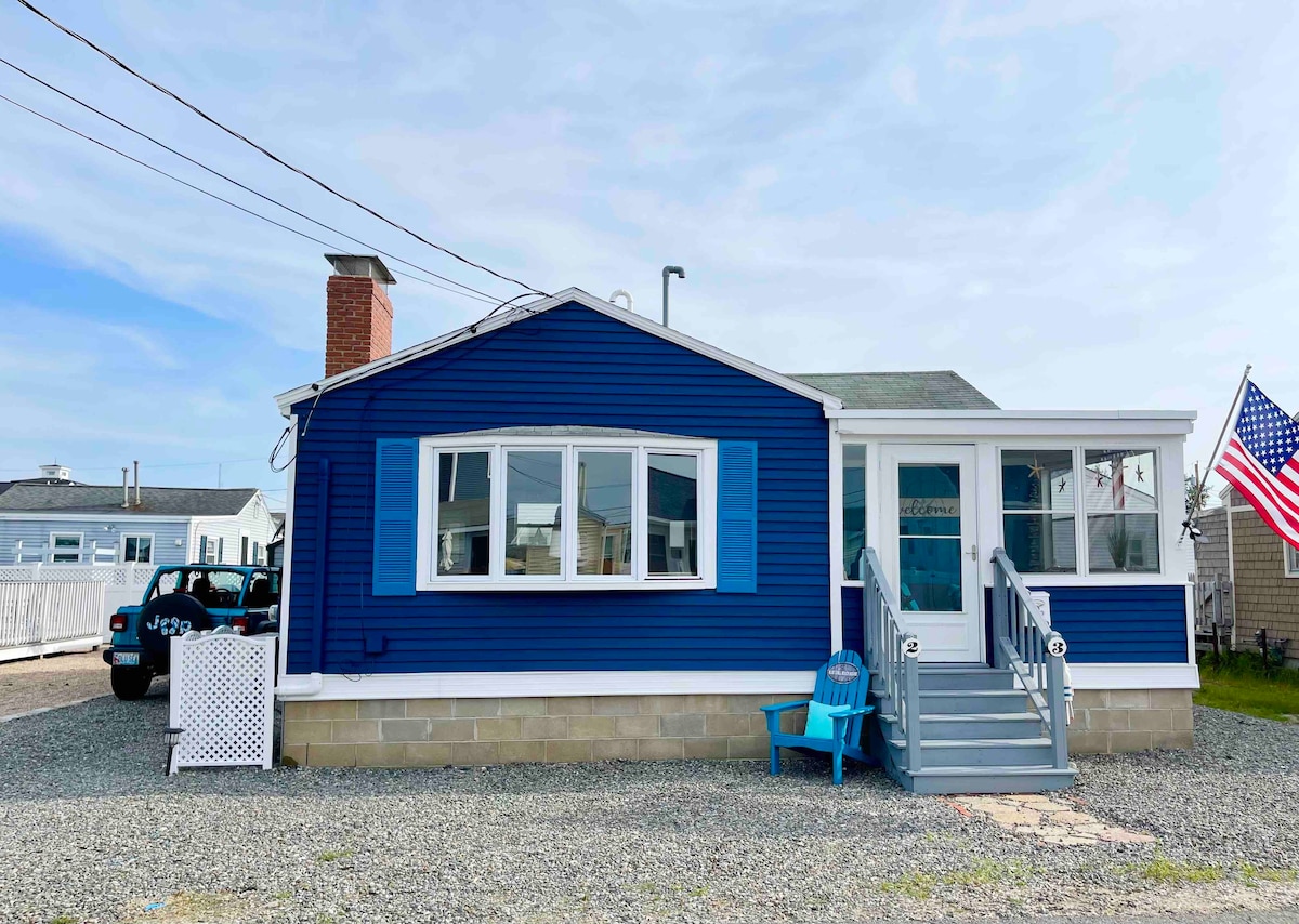 Blue Chill Cottage! Walk to Beach! Renovated-AC