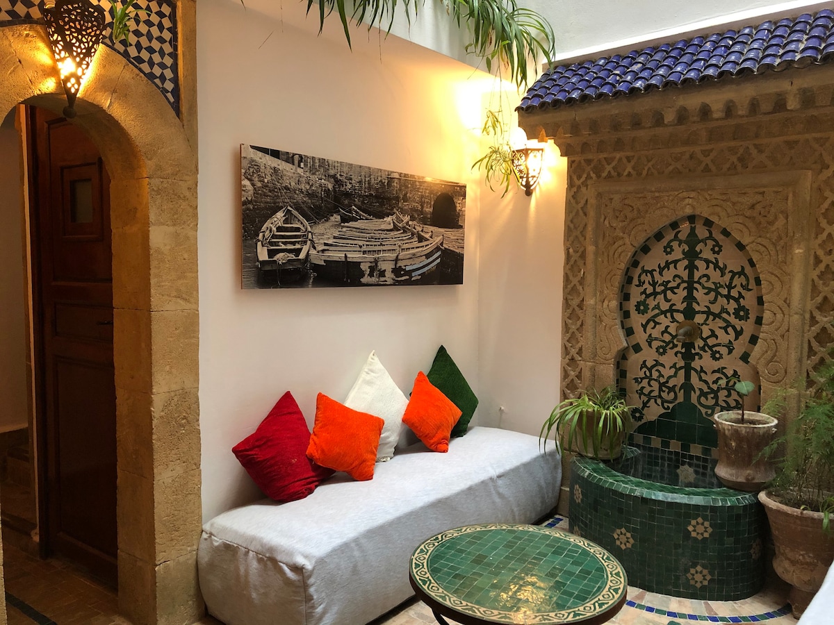 Darsal-Bwindi ，爱上了Essaouira ！