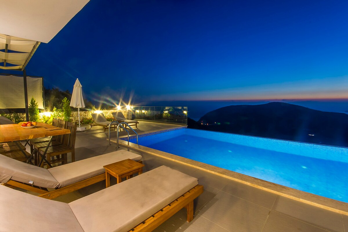 3 Bedroom Villa with Sea views & Very Private Pool