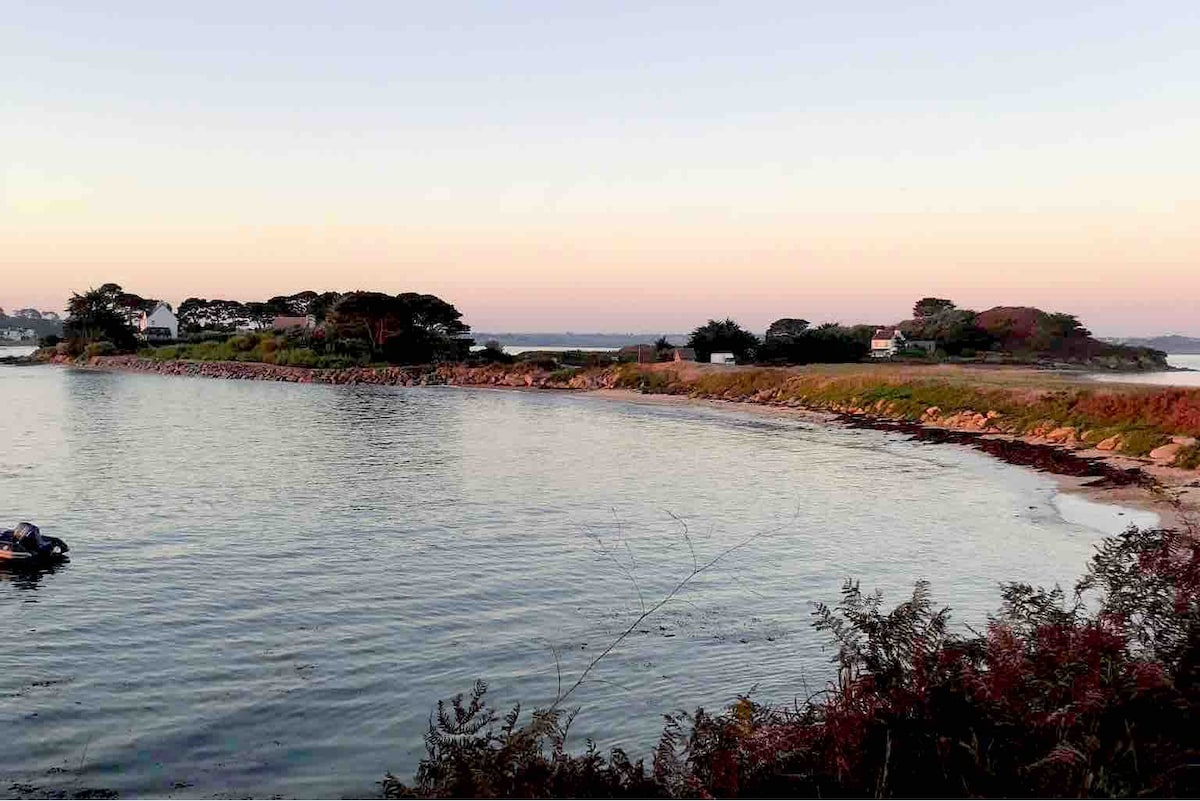卡洛特岛（ Callot Island ）的海景和海滩景观别墅