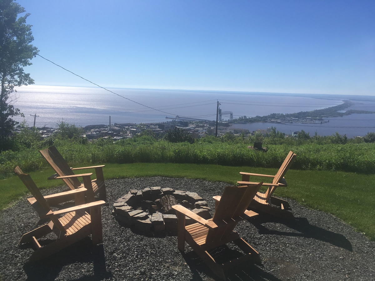 苏必利尔湖（ Lake Superior ）和北岸景观小屋