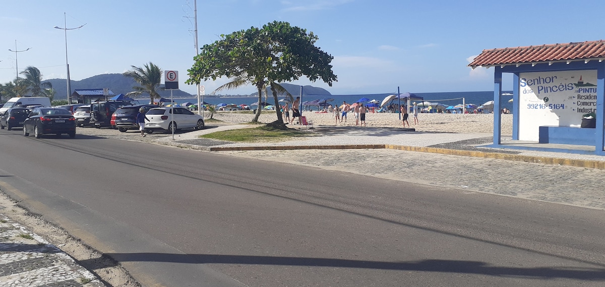 Quarto na Praia Enseada - curtir areia/mar