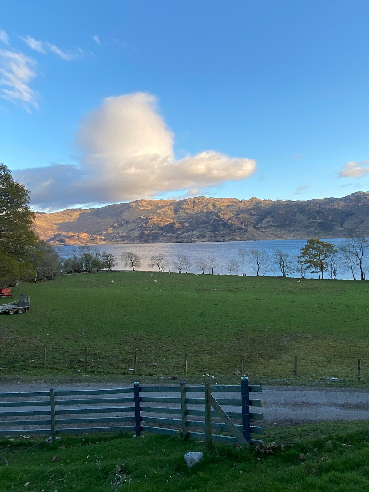 莫拉尔湖（ Loch Morar ）的老学校