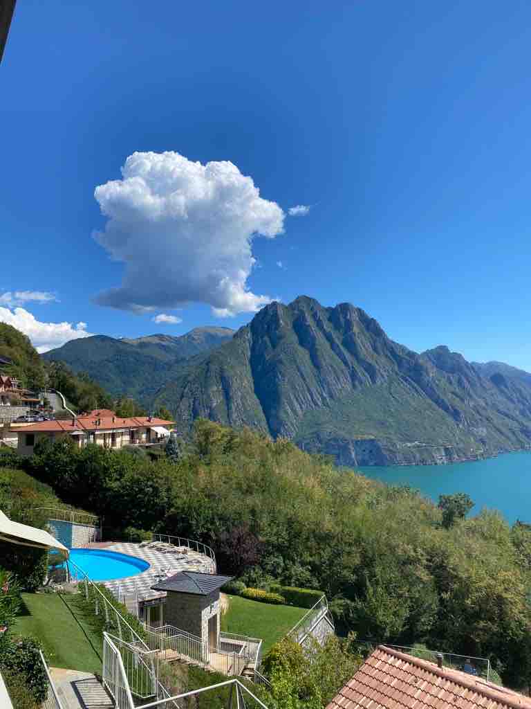 "La casa della collina" vista lago e piscina