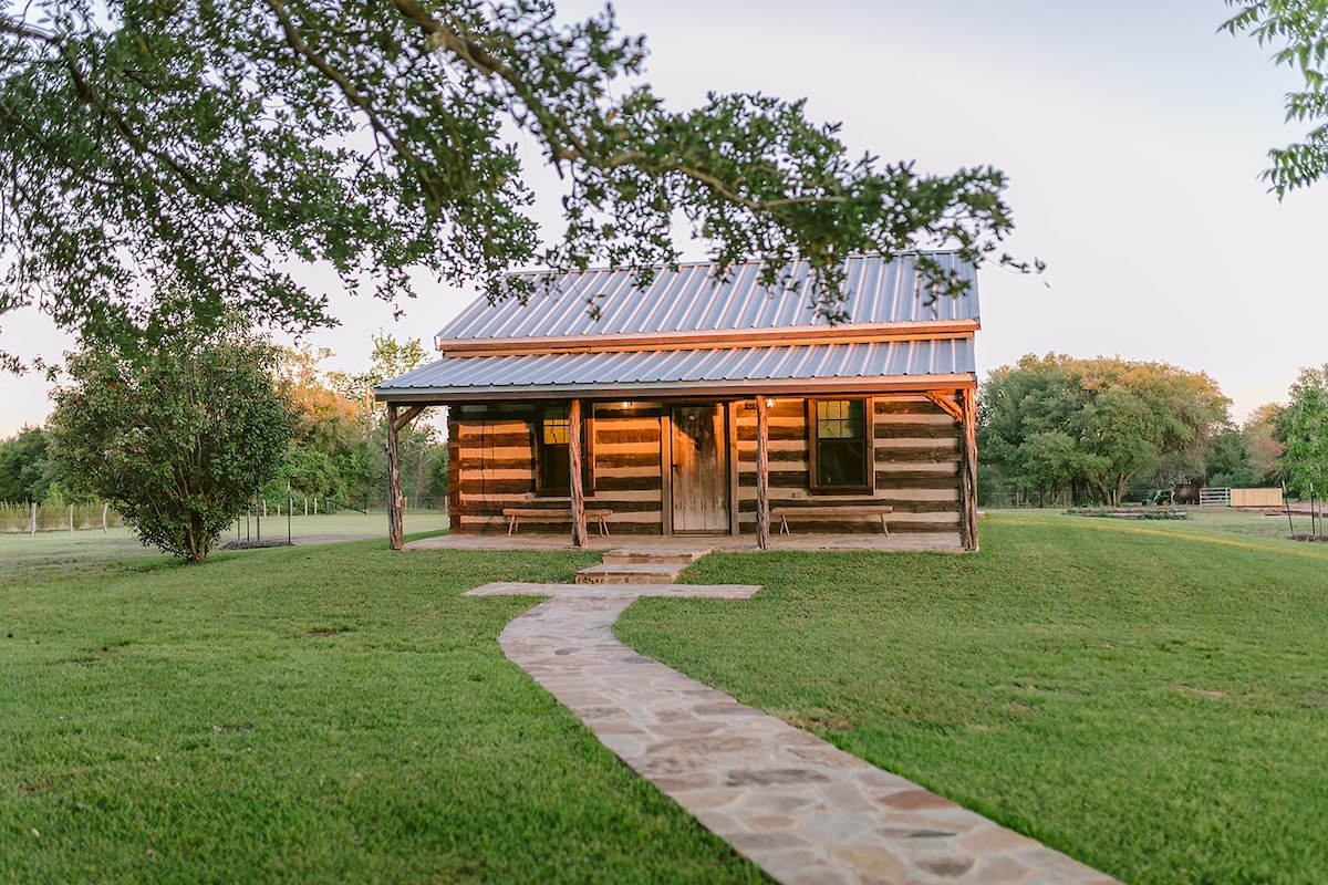 Barnwood Builders Cabin @ The Lone Star Farm