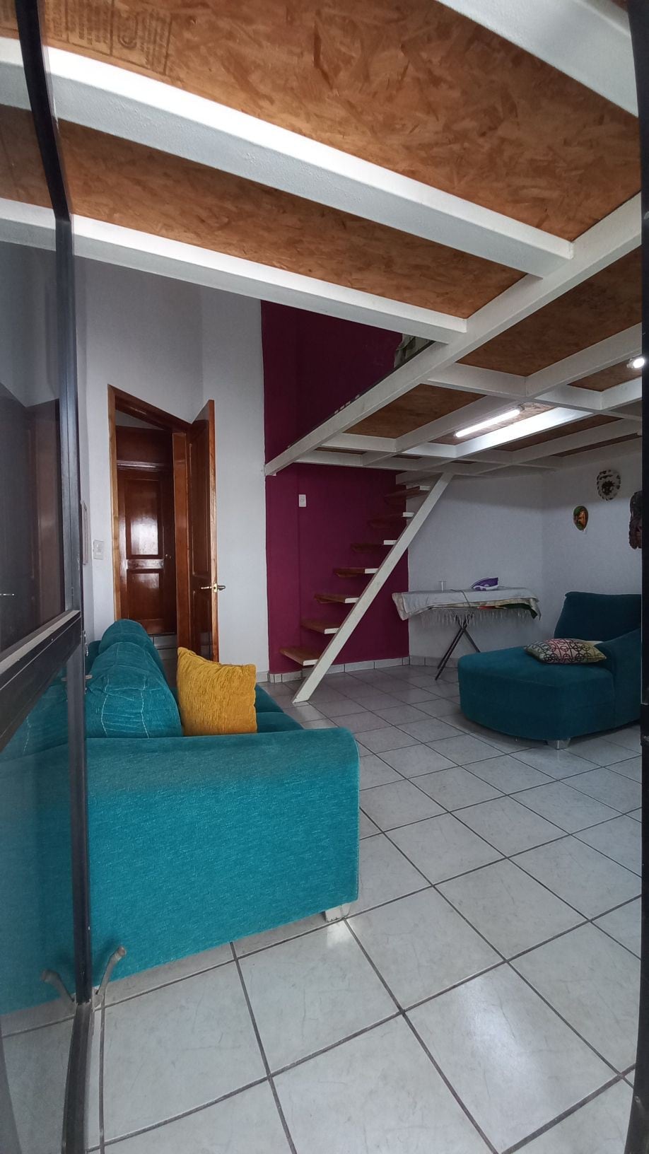 Amplia habitación en Lázaro