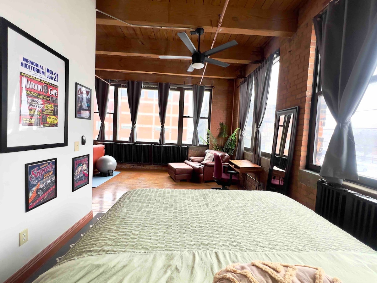 420 friendly KING SUITE Downtown w/Free Parking