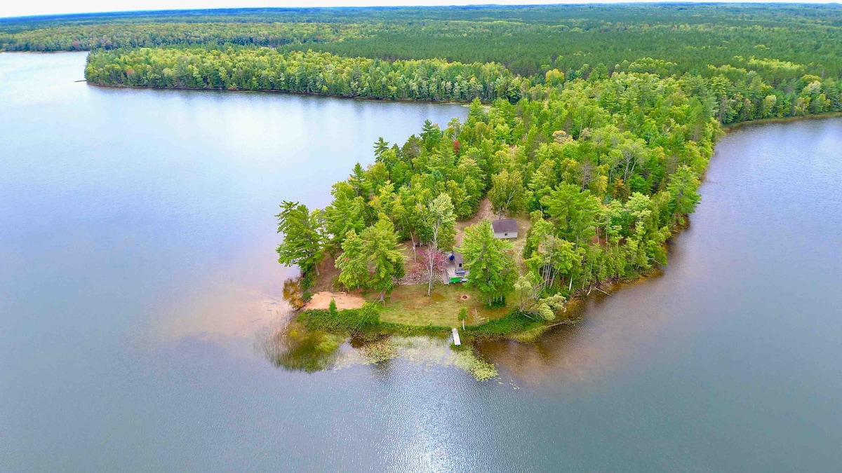 Cozy Cottage on Inland Lake near Munising!