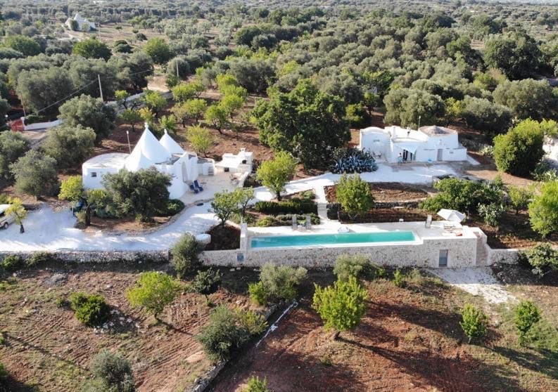 Trullo Nandina with pool and whirlpool hot tub