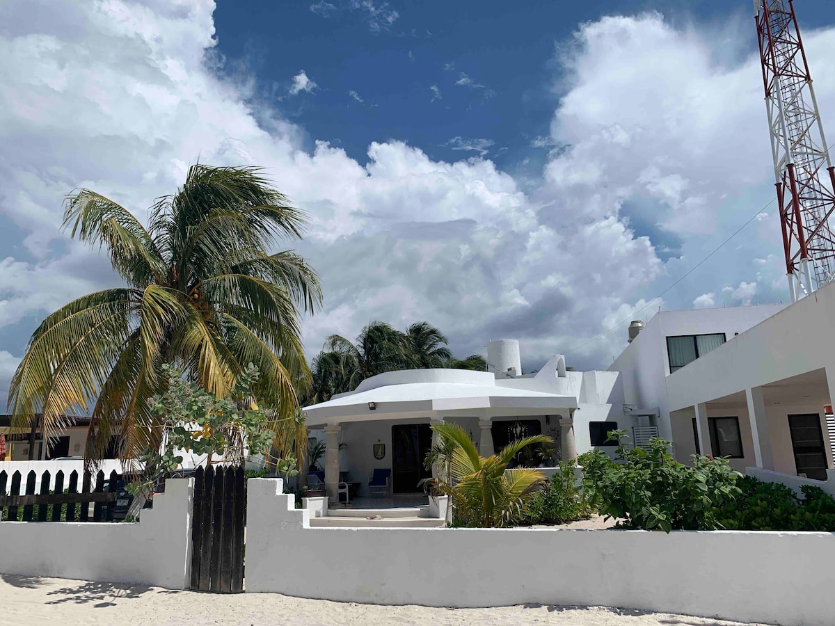 海滨别墅，热带Riviera Yucatán ，第二排。
