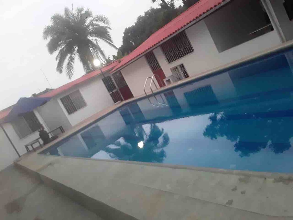 Tonsupa villa vacacional con piscina