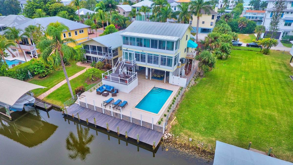 Seaside Escape steps from Bonita Beach