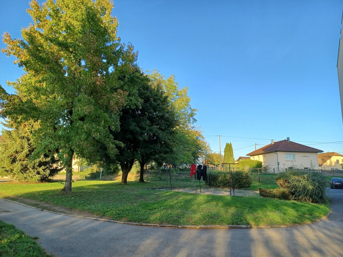 Appartement dans immeuble proche Axone