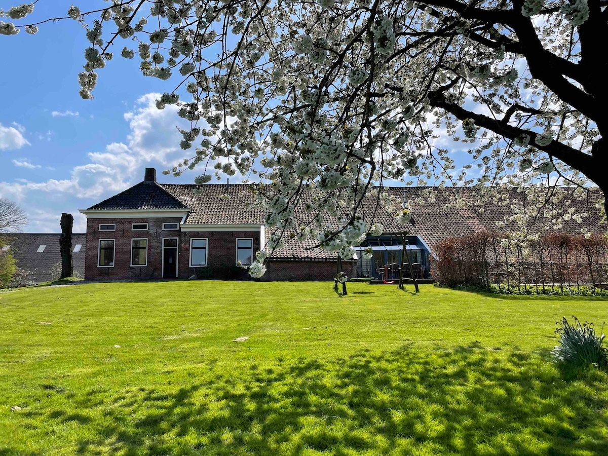 Ruime, gezellige boerderij met grote privétuin