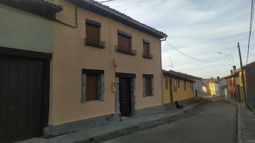 Santa Olaja de Eslonza的民宿