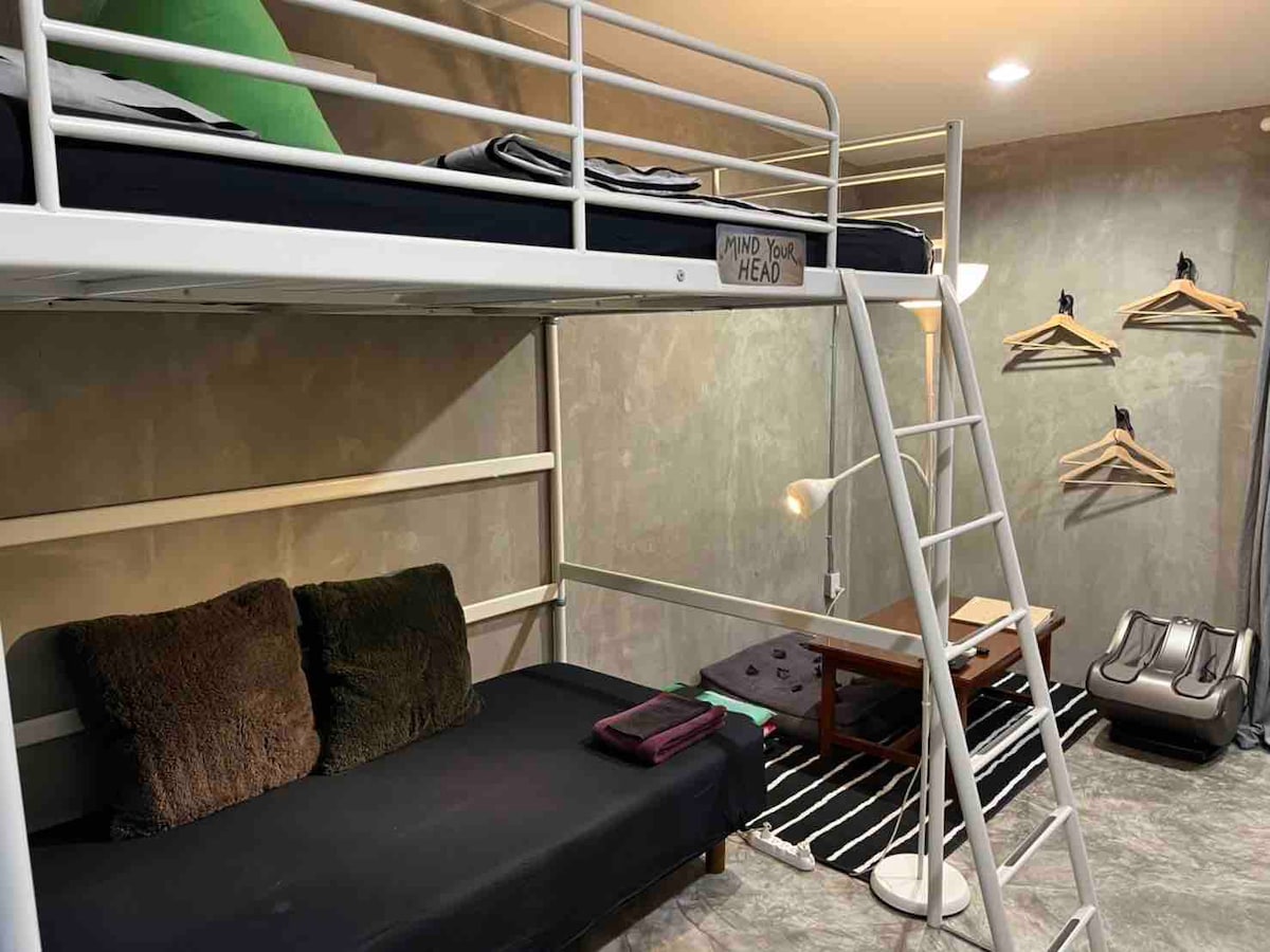 舒适的单间公寓和有趣的双层床/曼谷市中心/免费早餐