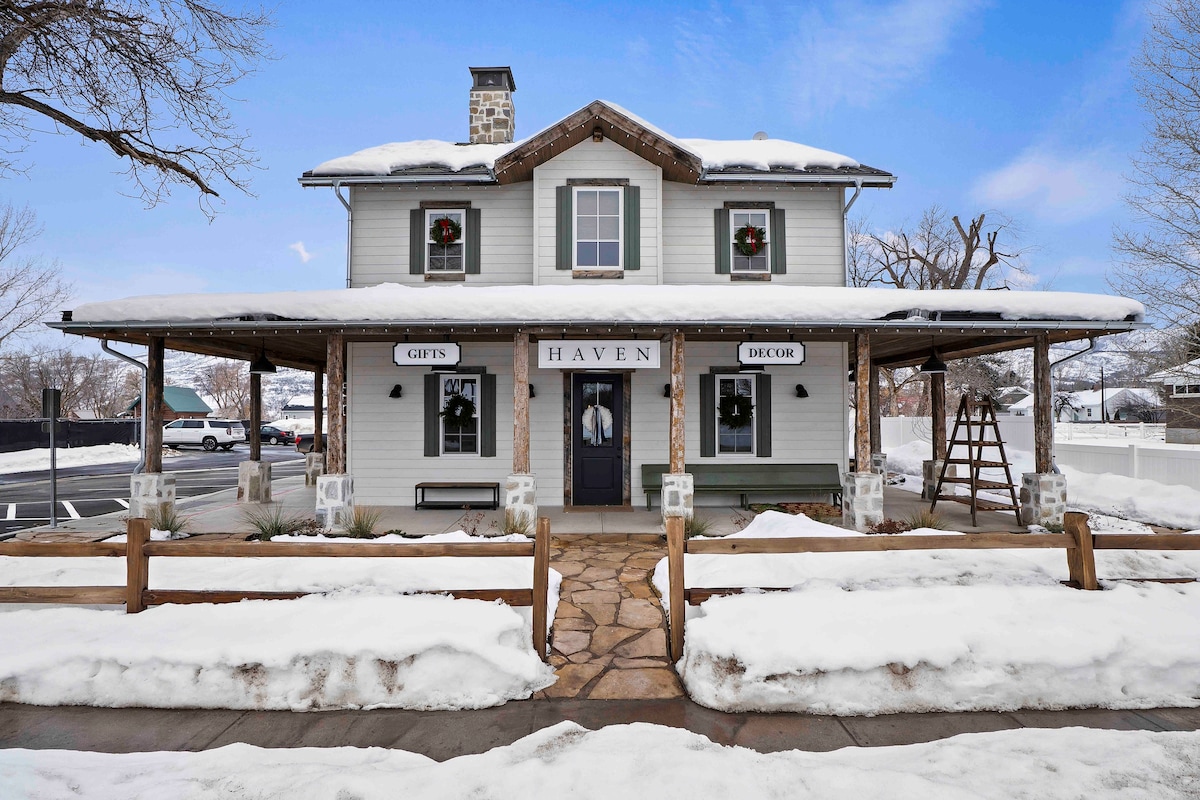 Historic Midway Farmhouse