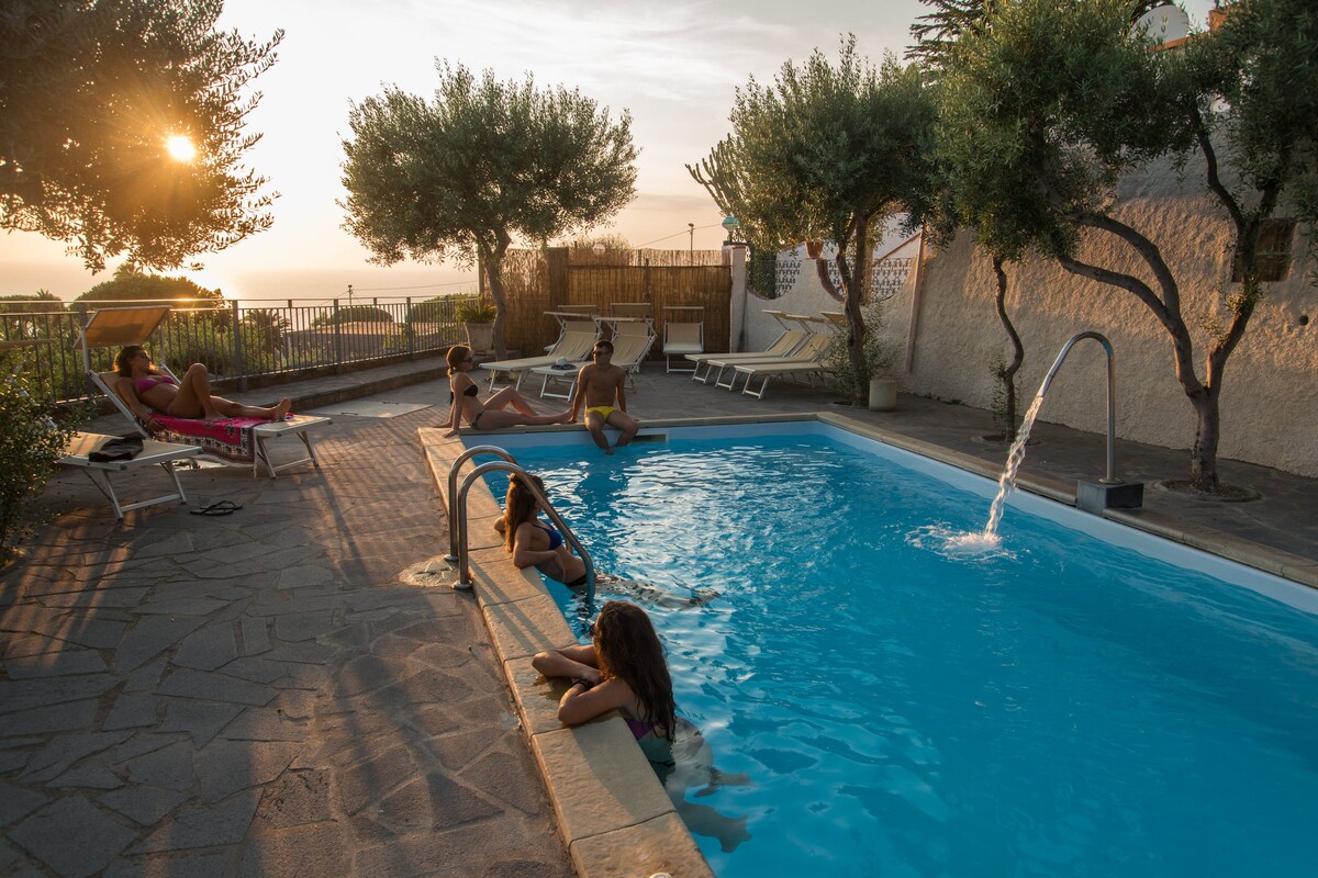 5 posti letto in villa con piscina e bagno turco