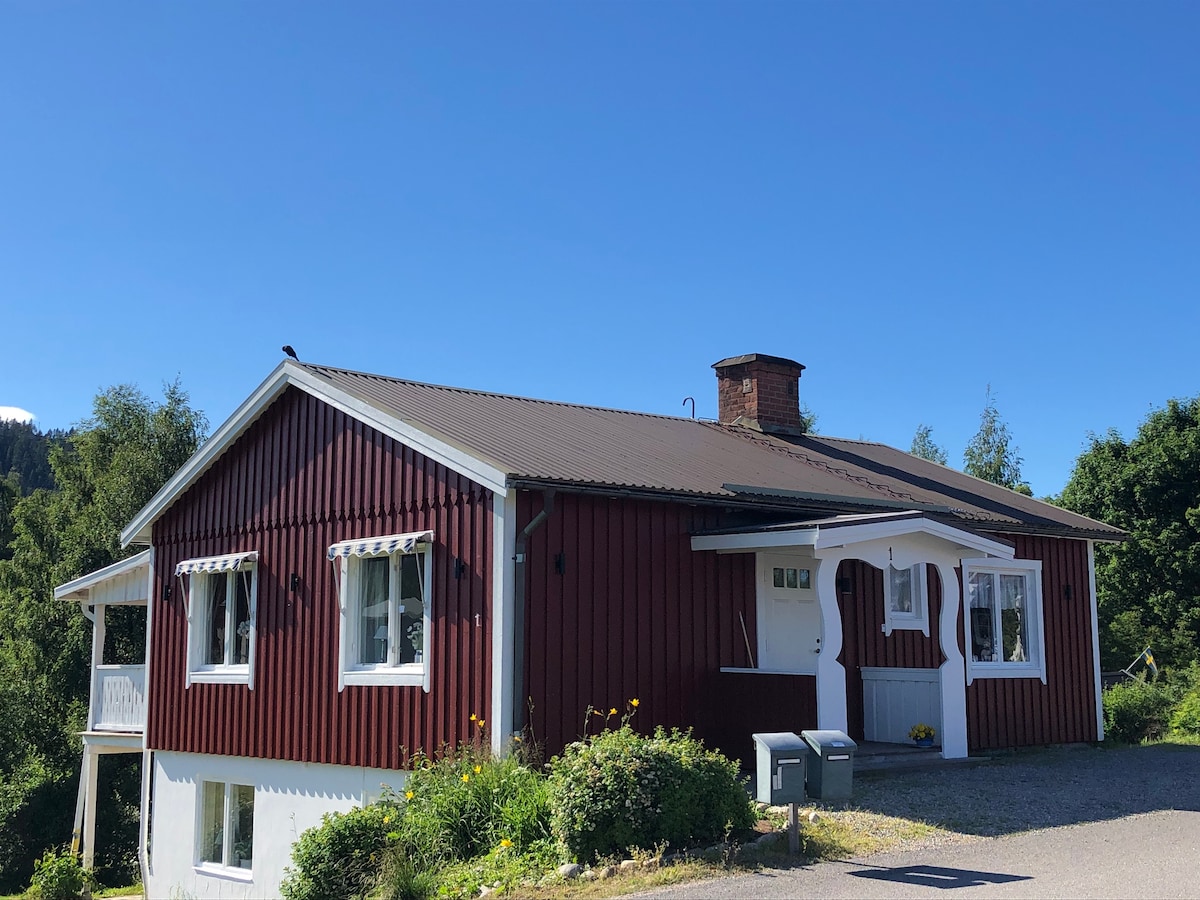 位于Järvsö市中心的迷人房屋