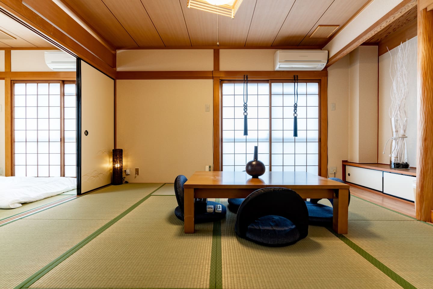 有两间和室及两间洋室,可随大家的喜好分配喔!