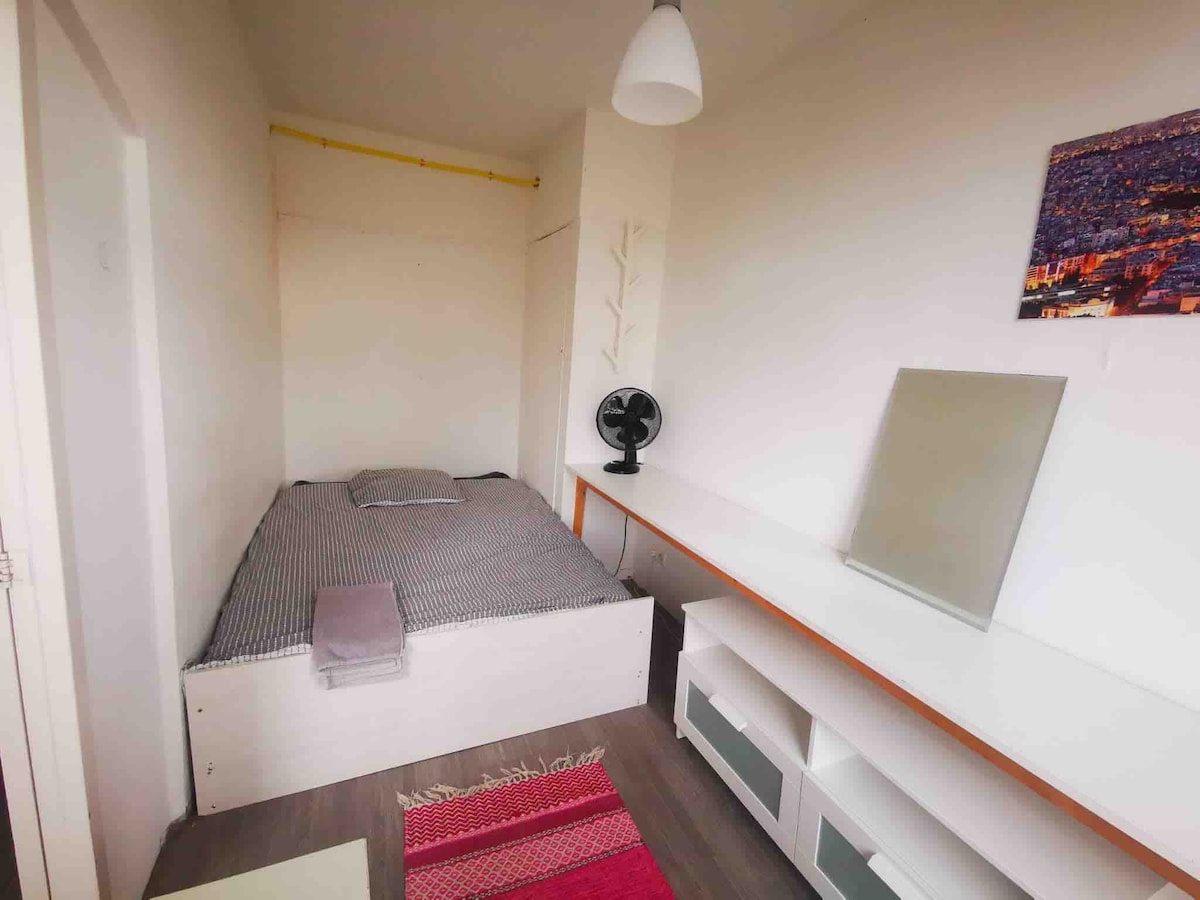III 1 room 5 minutes from Central station & centre