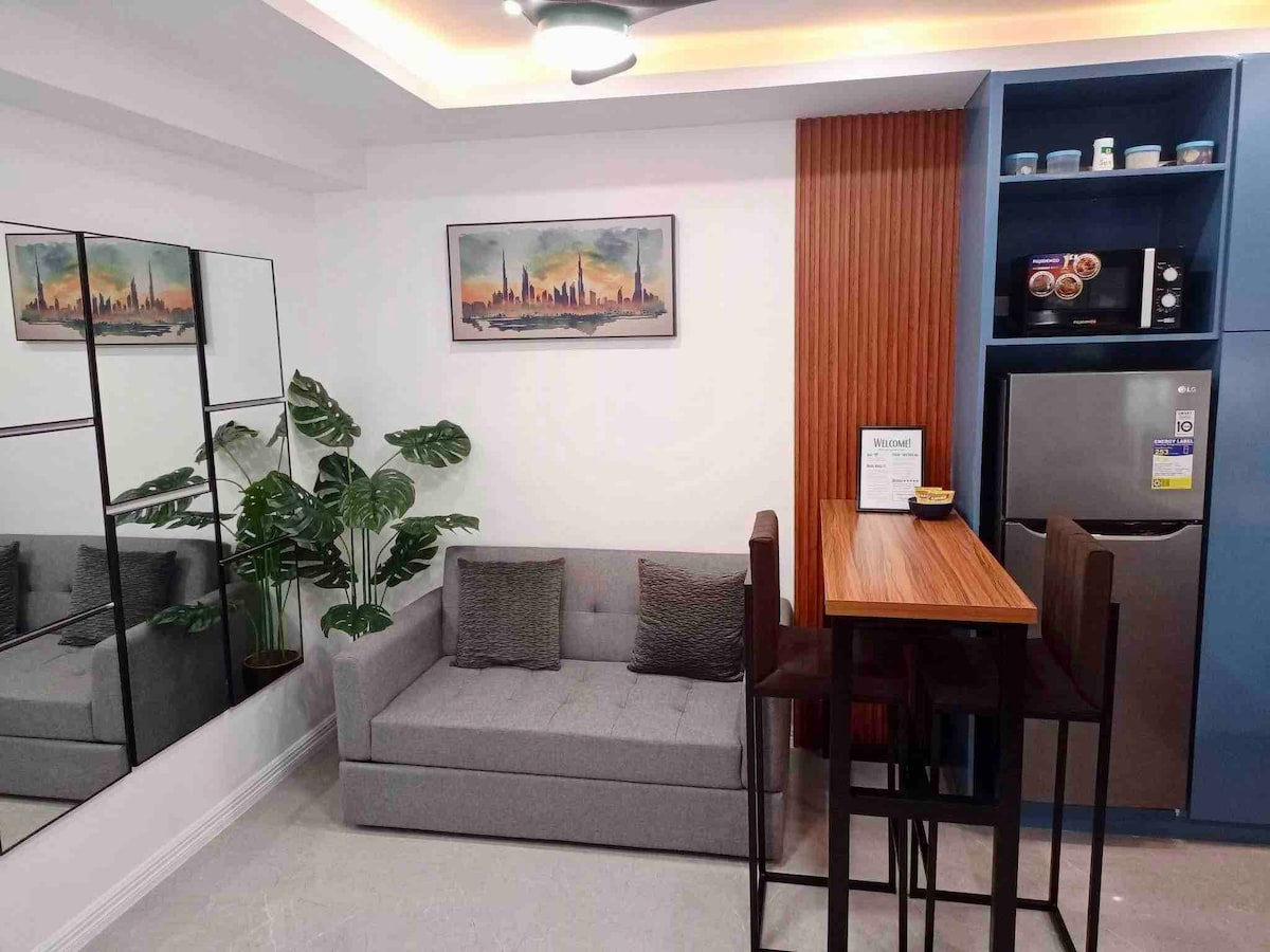 Cozy Modern Condo in Quezon City -Free Pool Access