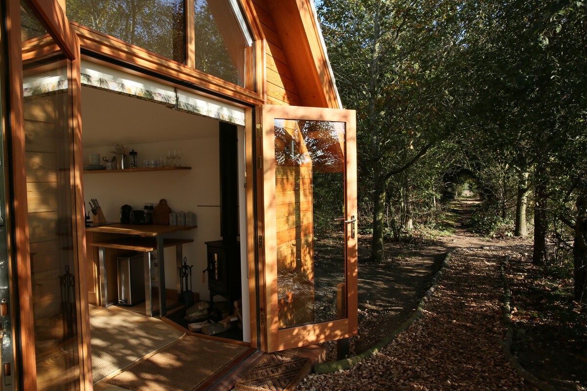 浪漫的林地TinyHouse ，靠近石头环形山谷