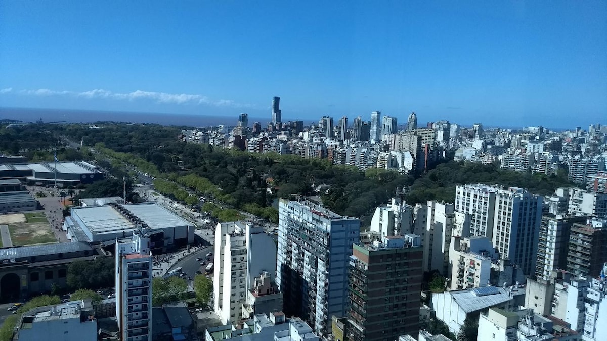 顶层公寓，可欣赏河流和阳光景观