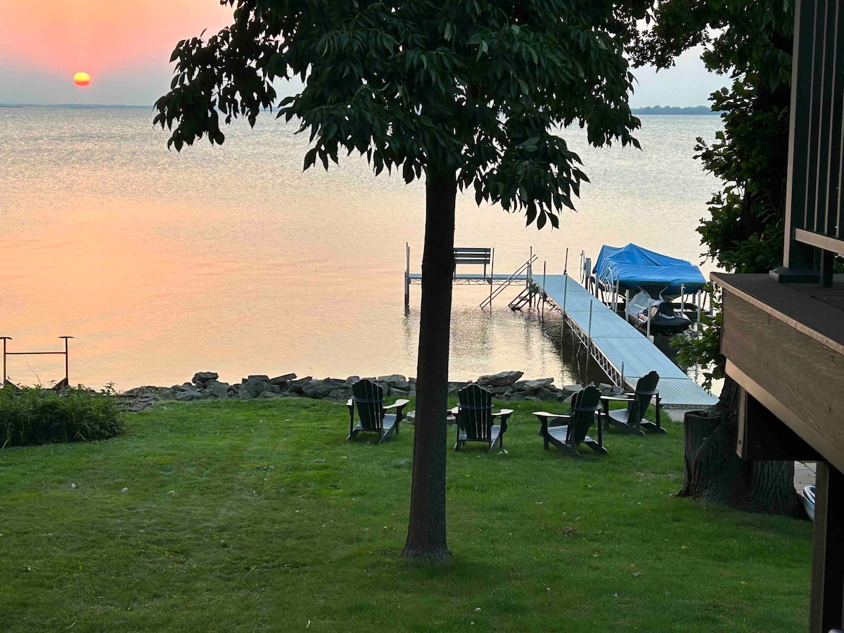 Lake Winneconne Waterfront Retreat