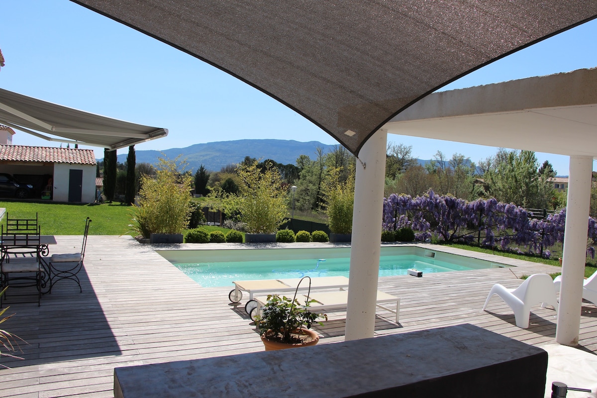 Villa contemporaine avec piscine chauffée au calme
