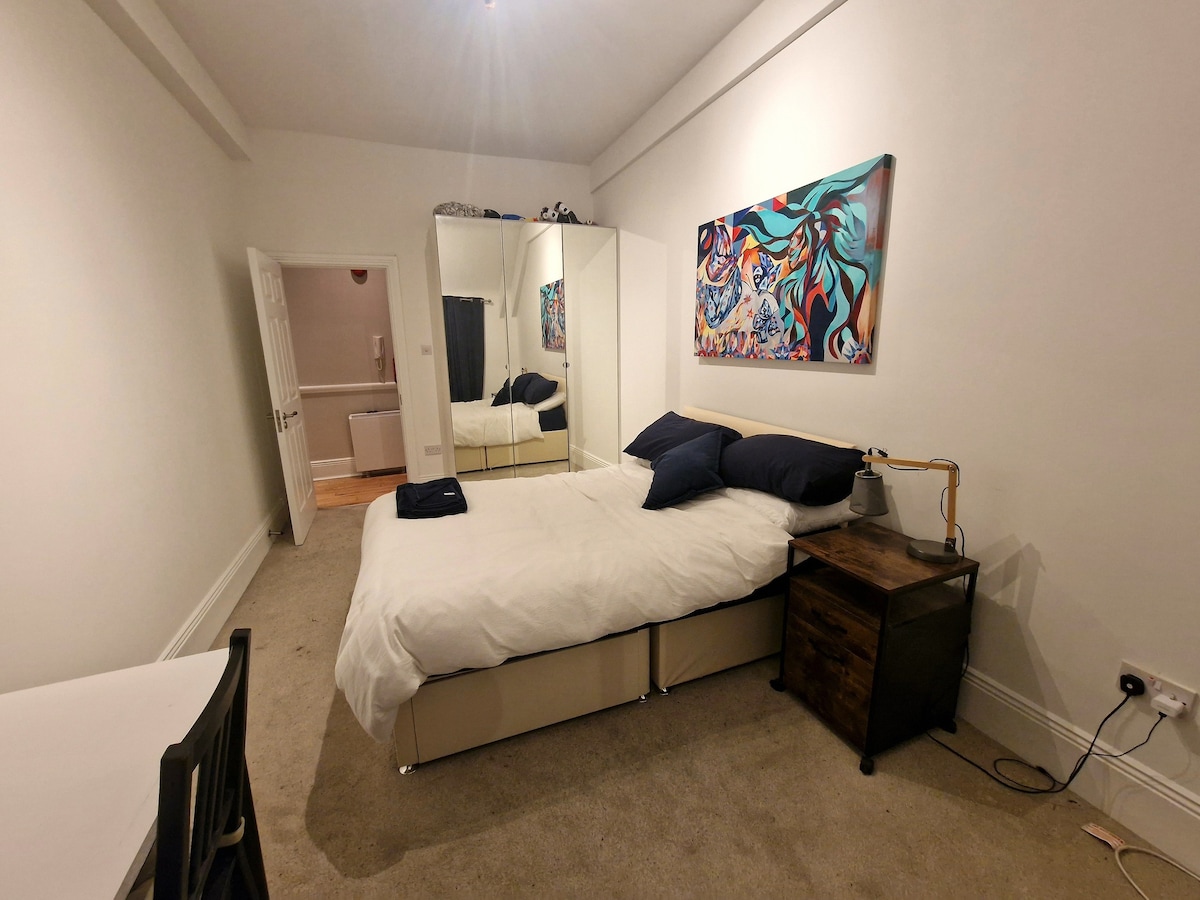 City Centre, Large Private Room, Private Parking