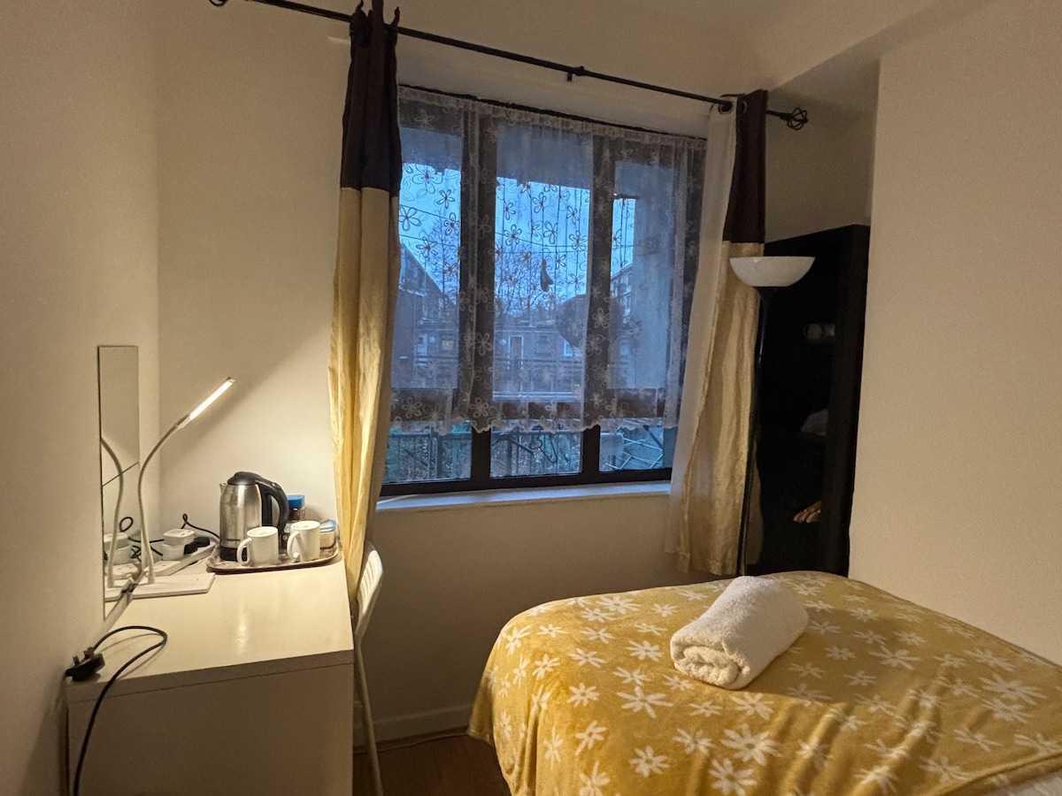 Cutie double bedroom in London