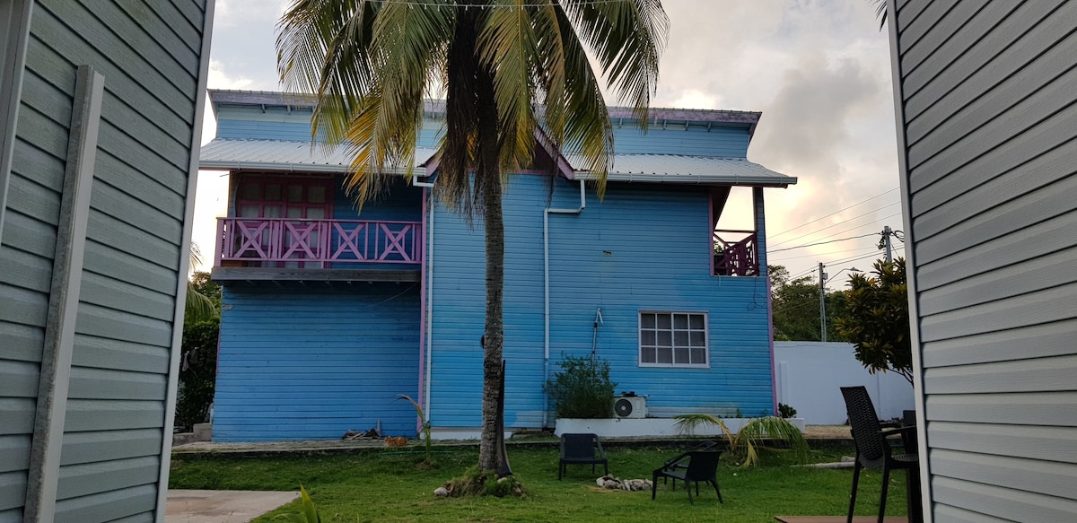 Casa Coral Blue, Playa San Luis, Tom Hooker