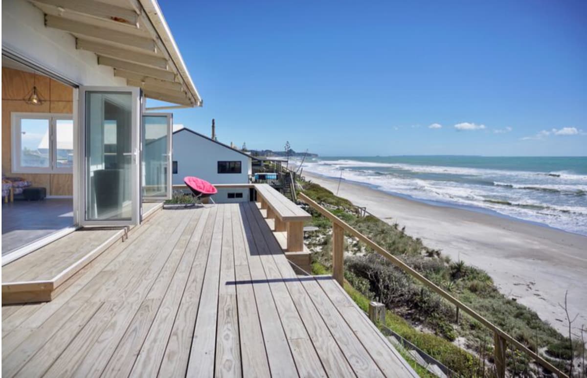 Absolute Beachfront Sandy Feet Retreat Pukehina