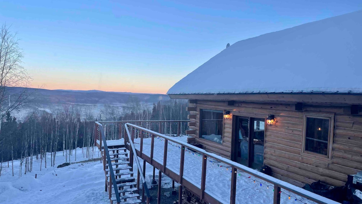 Chickadee Lodge- with view of the Northern Lights!