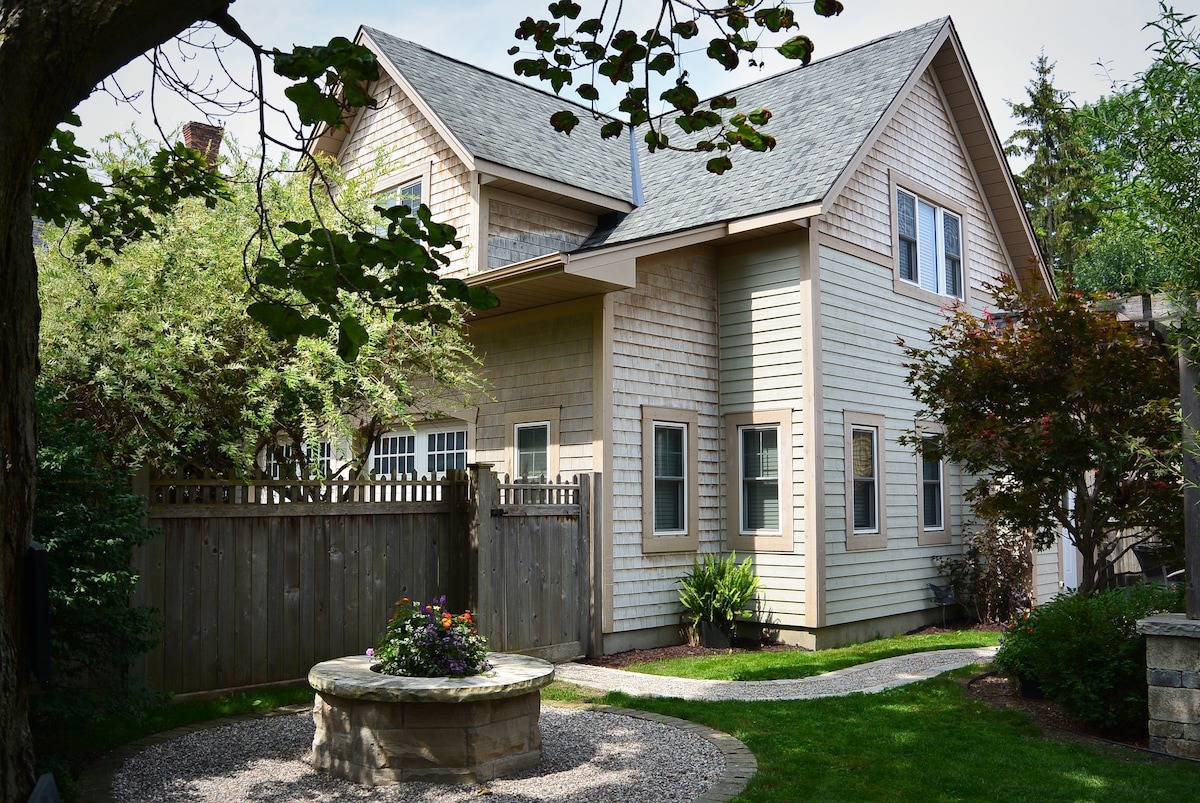 The Carriage House on Queen