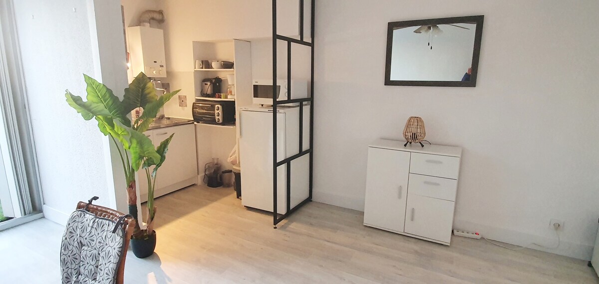 单间公寓24平方米，可容纳4人：舒适、平静、设计