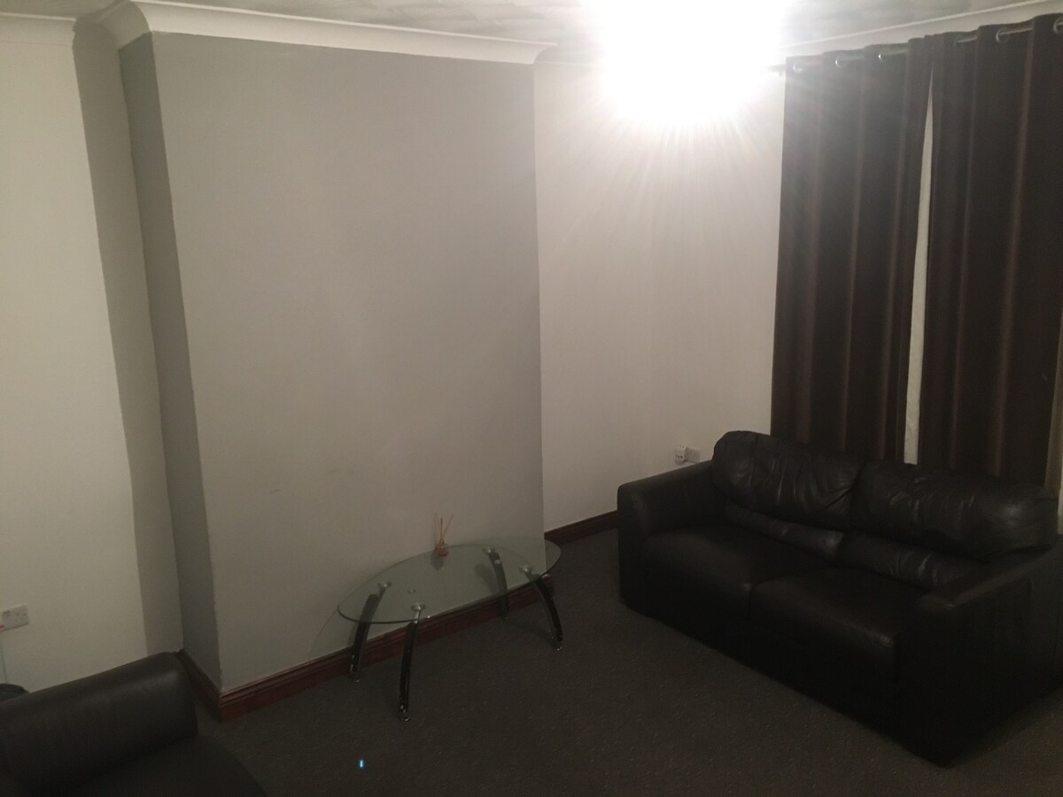 2 bedroom house less than 5 mins from city centre