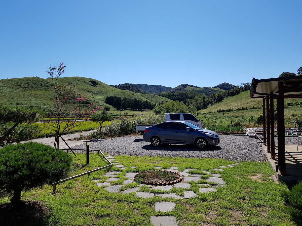 周围的风景如阿尔卑斯山，是一个安静而风景优美的住宿。
靠近第二栋房子2号拍摄地点~