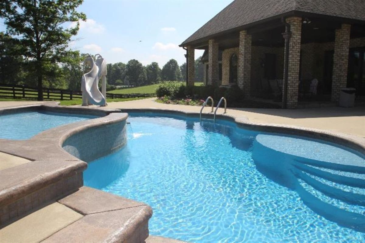 Bourbon Country 's Clubhouse Year Round Pool Estate