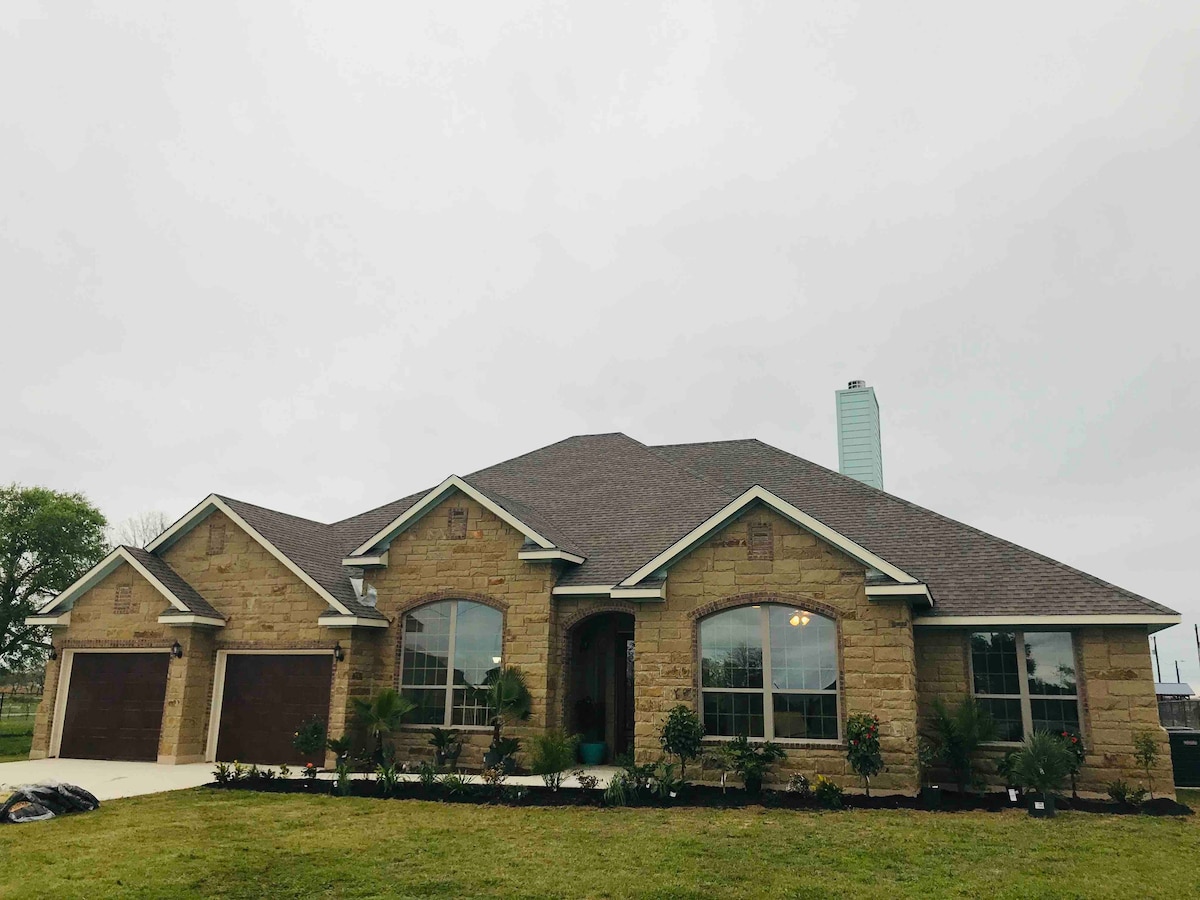 Circuit of the Americas Executive Mansion &Hot Tub