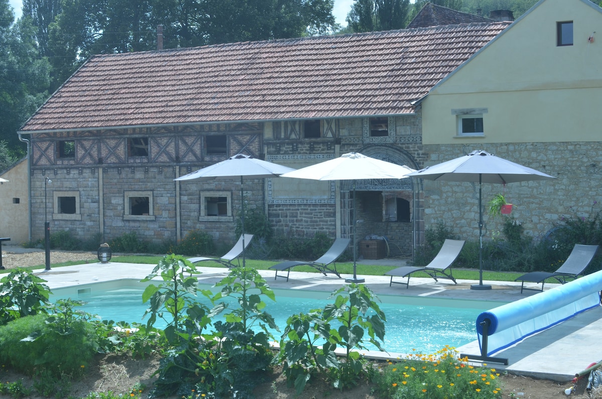 Grange rénovée avec piscine