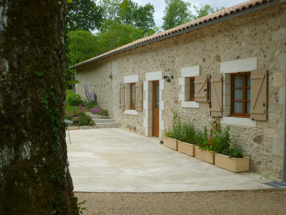 GITE距离布兰托梅（ BRANTOME ）和佩里古（ PÉRIGUEUX ） 15分钟车