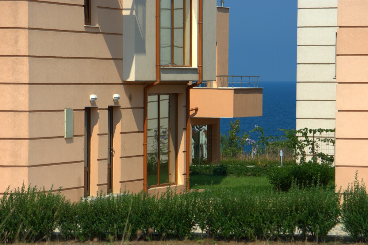 Seagarden Villa Apartment near Oasis Beach (Apt22)
