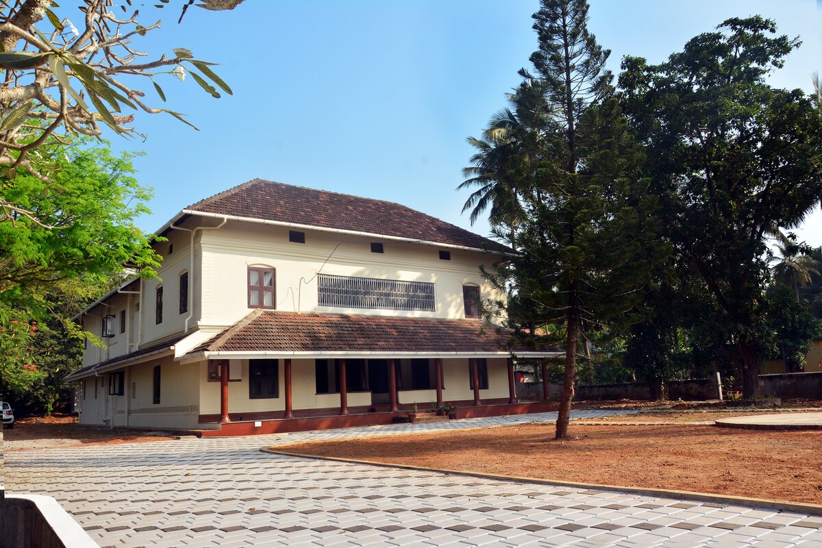 PALAT HERITAGE HOME, KERALA ( MALINI ROOM)