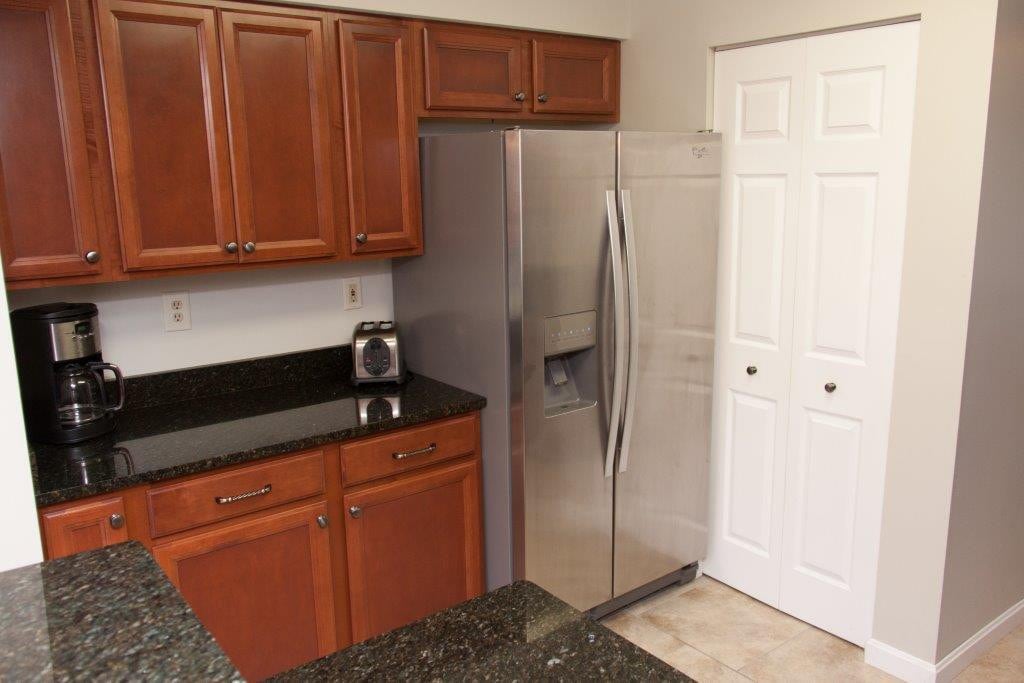 Furnished fully equipped townhouse close to I-79