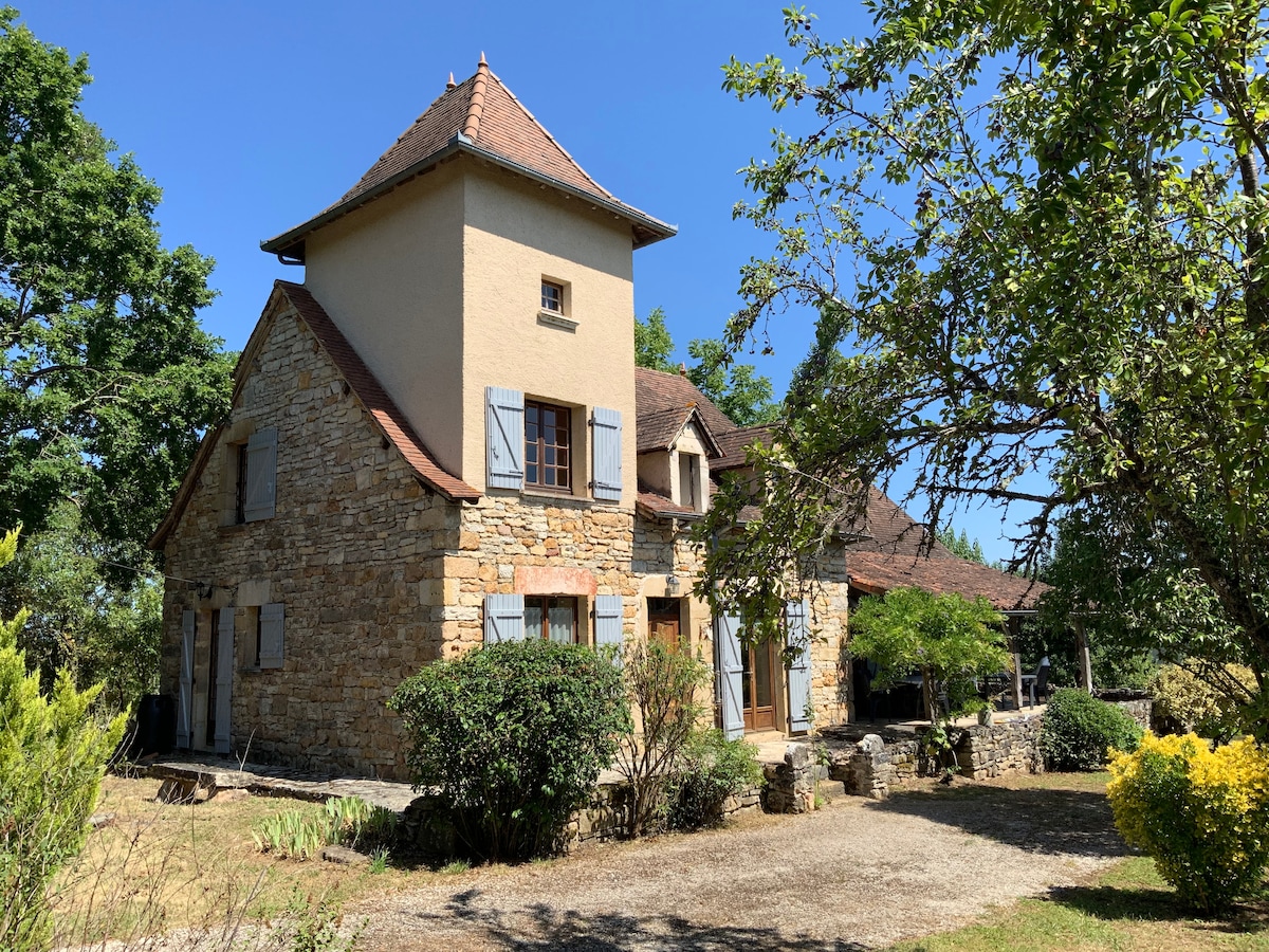 Maison familiale, à la campagne.