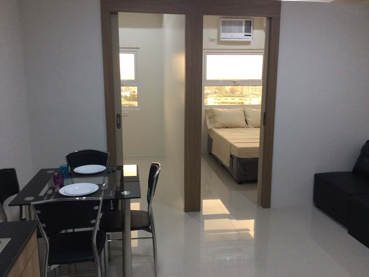 2卧室家具齐全的Jhocson Residences Sampaloc Manila L