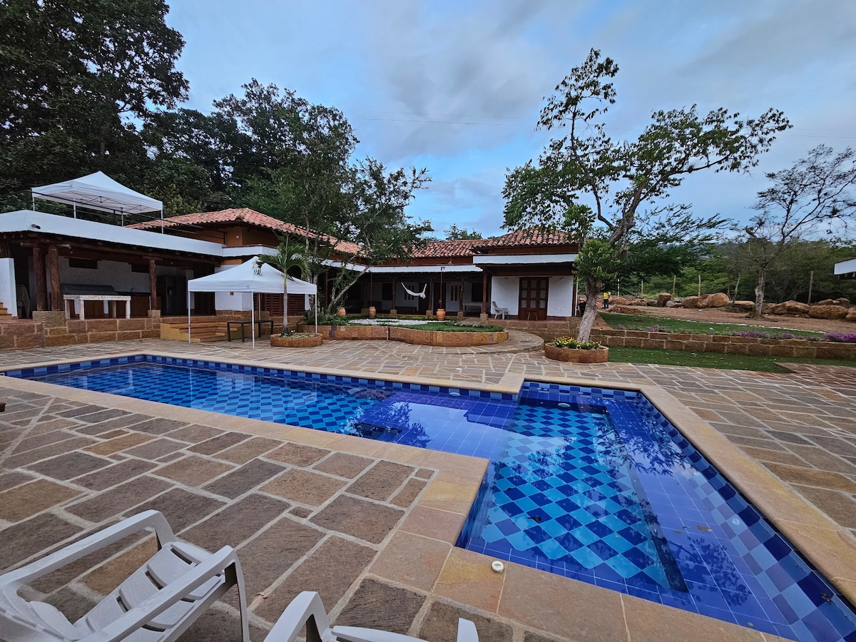 ¡Hermosa Villa con Piscina!