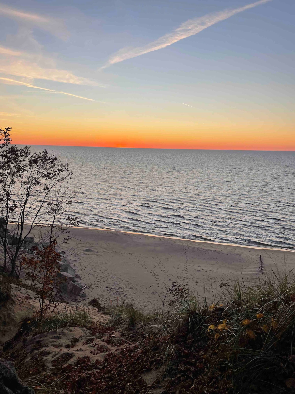 Spacious Home across  Lake Michigan w/ Pool!